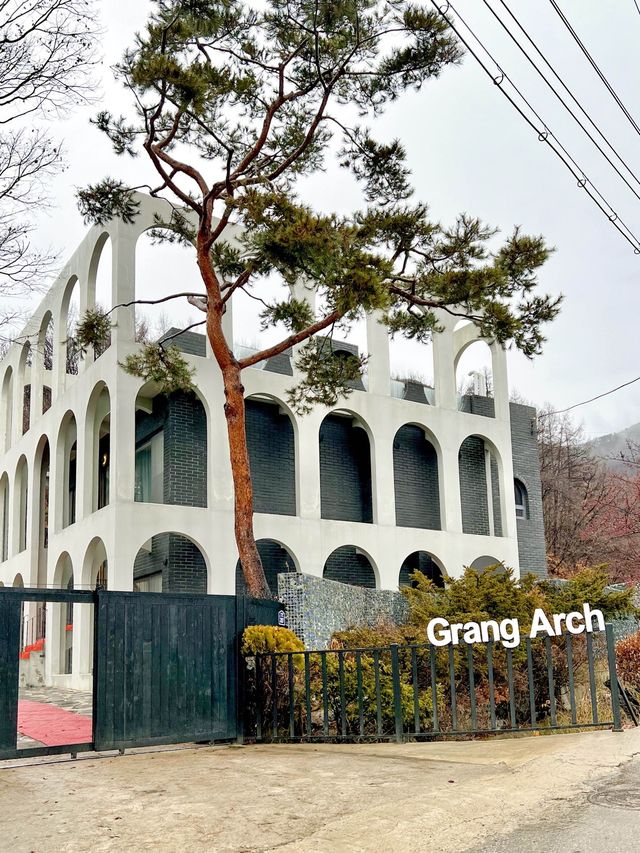 아치가 포인트인 Paris 감성 풀빌라🇫🇷