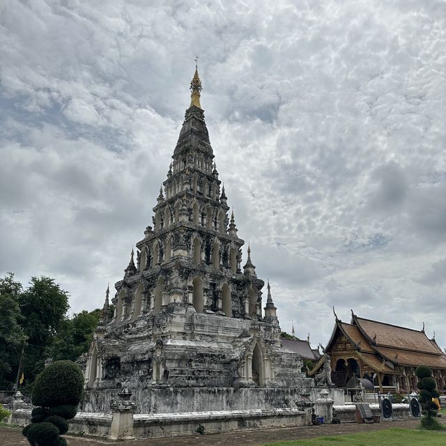 วัดเจดีย์เหลี่ยม ประตูสู่นครโบราณ📍