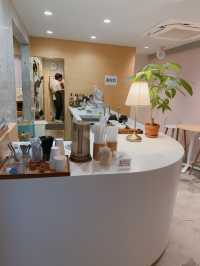 路地裏にひっそり 新大久保 DOMOCafe