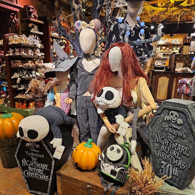 投入迪士尼的黑色世界，開心萬聖節🎃