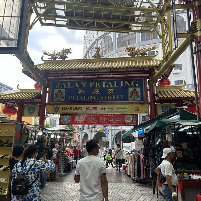 可以不用曬太陽的日間市集