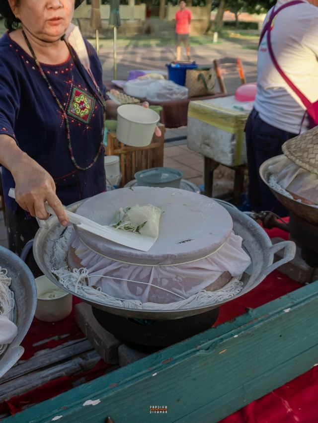 เดินตลาดพื้นเมืองที่รวมของสุโขทัยไว้ที่นี่