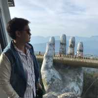 สะพานบนมือยักษ์ Golden Bridge
