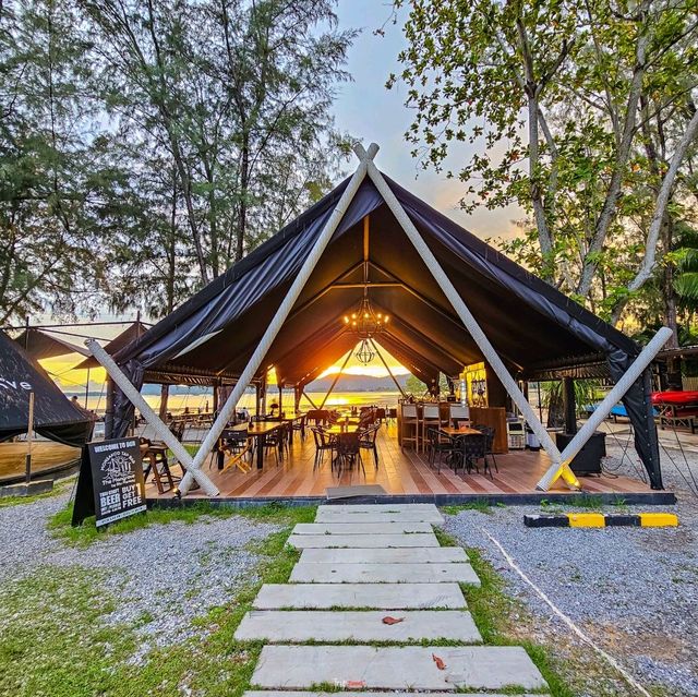 ห้องพักสไตล์วิลล่า ในบรรยากาศโอบล้อมไปด้วยทะเลและภูเขา