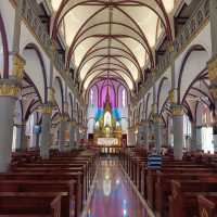 曼谷聖克魯斯教堂：華美壯麗
