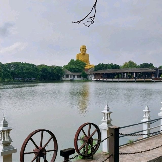 พุทธอุทยานมหาราช หลวงปู่ทวดองค์ใหญ่ 