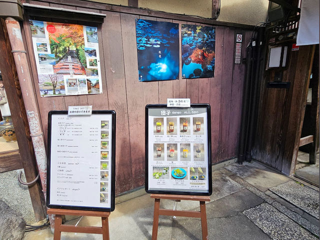 Kiyo-Sanpo คาเฟ่ขนมหวานดังโงะชาเขียวเกียวโต