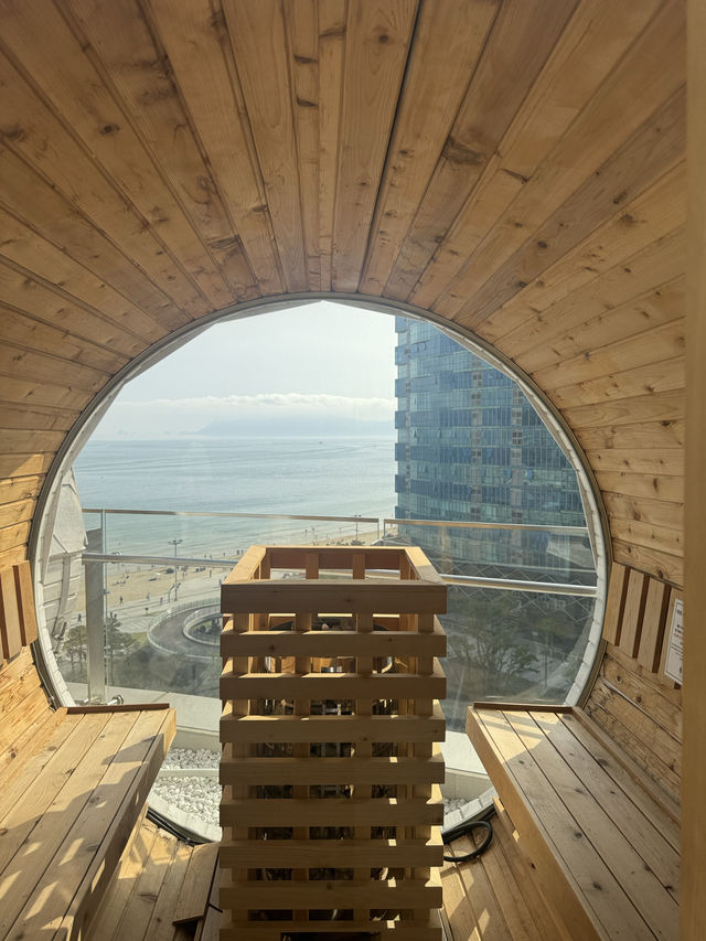 부산 여행중 이색적인 데이트 장소를 찾으신다면 바로 여기! 