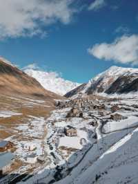 กระท่อมกลางขุนเขาที่ Kazbegi