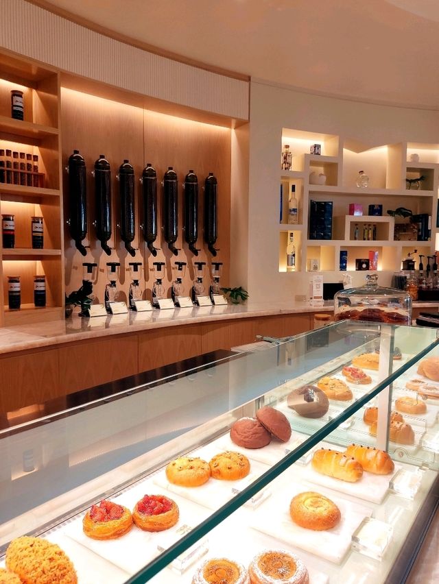 Crazy, RICH, Pastries!!! @Cannelé
