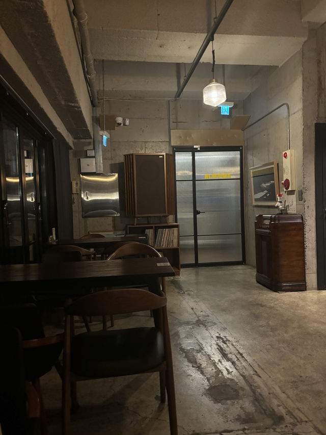 한여름밤의 낭만있는 lp바를 찾으시면,동명동 제플린