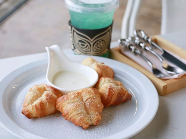 ทานกาแฟริมน้ำที่ Winkin Scintilla 