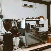 ORING COFFE | Colonial-themed coffee shop