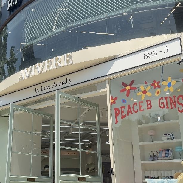 韓国ブランドまでも！ポップな店内が可愛い