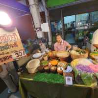ถนนคนเดินวัวลาย:Wua Lai Walking Street 