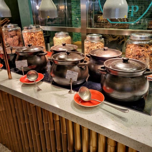 「澳門上葡京酒店自助山，食物種類超豐富超大間」