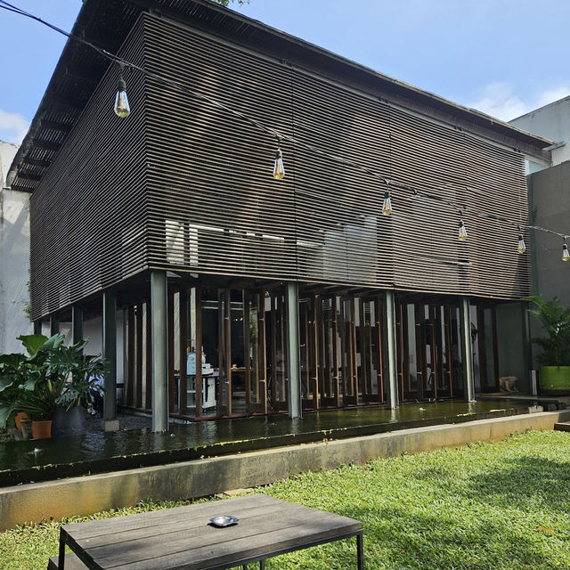 Artistic Vibes at Dia.Lo.Gue Artspace