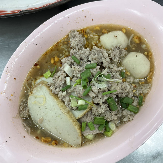 ก๋วยเตี๋ยวรุ่งเรือง | ย่านสุขุมวิท