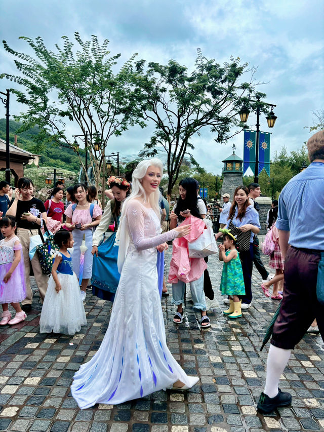 【香港迪士尼樂園】全球首個及最大型《魔雪奇緣》主題園區