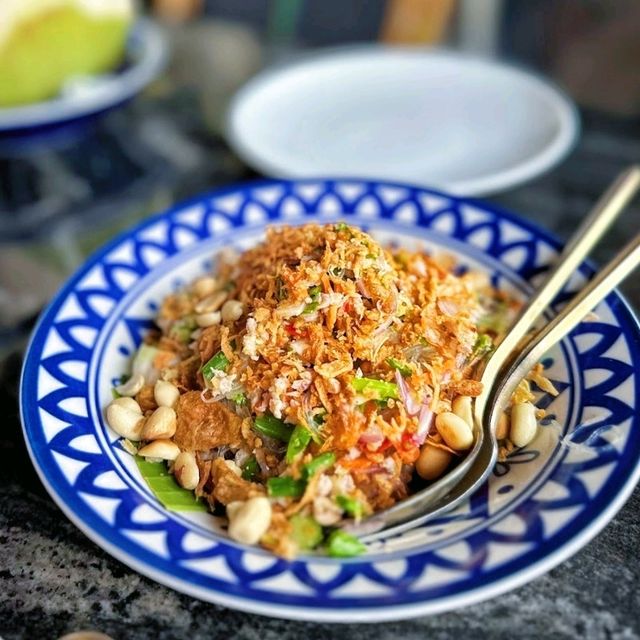 Eat like a local @ Rongros, an authentic Thai eatery by the riverbank of Chao Pharaya River