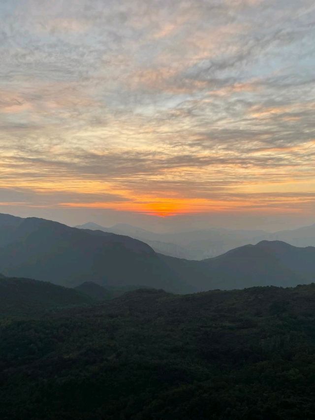 欣賞壯麗日落的理想行山路線：彎曲山