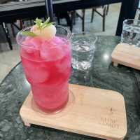 คาเฟ่ติดทะเล Khap Samut Cafe‘ & Eatery 
