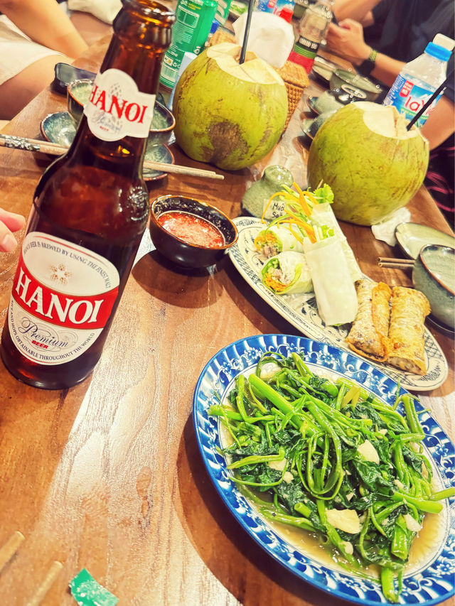 Taste of Authentic 🇻🇳: Dining Like a Local at Met in Hanoi