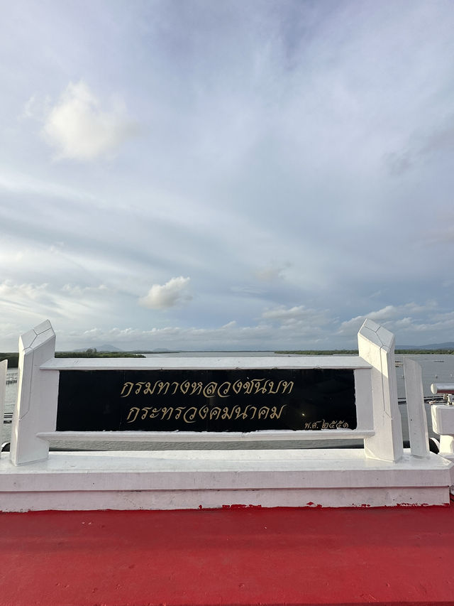 ชมพระอาทิตตกดิน ที่ สะพานตากสินมหาราช