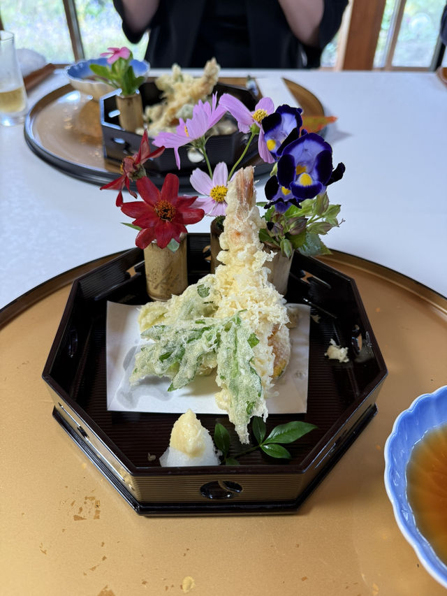 山のなかにポツン！贅沢ランチができるお店