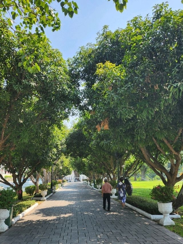 ชมความงดงามของ พระราชวังบางประอิน