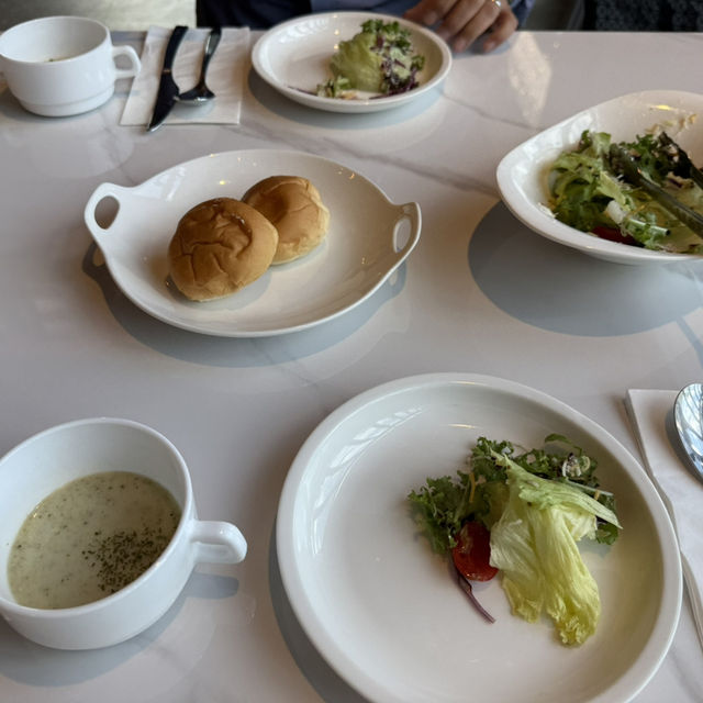 전망이 너무 좋은 T본 스테이크 맛집