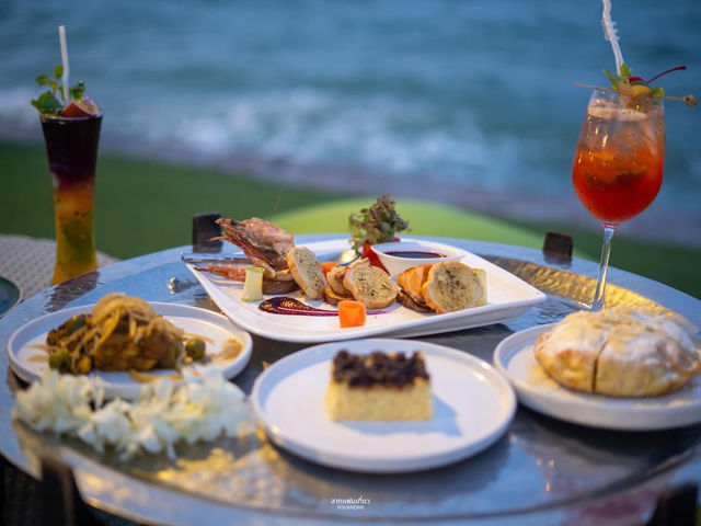 ทานอาหารโมร็อกโกที่ Marrakesh Hua Hin Resort & Spa