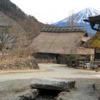 富士山與合掌村的完美組合〔西湖療癒之里根場〕