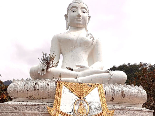 Midday trip at Wat Phra That Mae Yen
