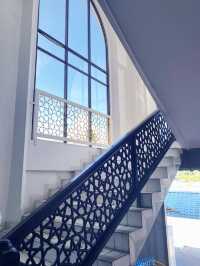  Intricate details and elegant arches! 