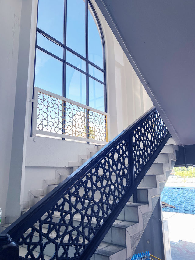  Intricate details and elegant arches! 