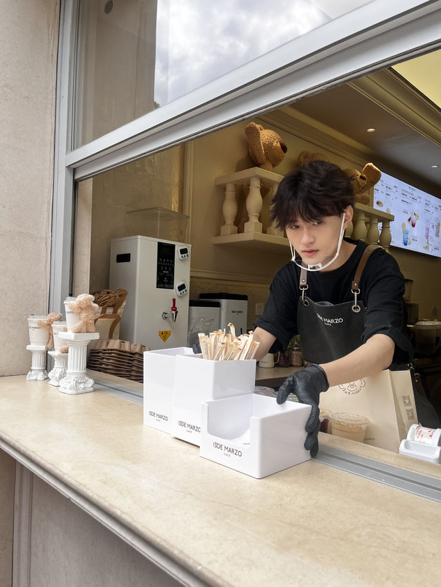  13DE Marzo Cafe คาเฟ่หมียักษ์สุดฮิตในเซี่ยงไฮ้ !!