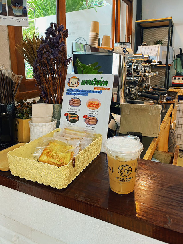 Little World Cafe ~ คาเฟ่เล็กๆ ที่เค้กอร่อย