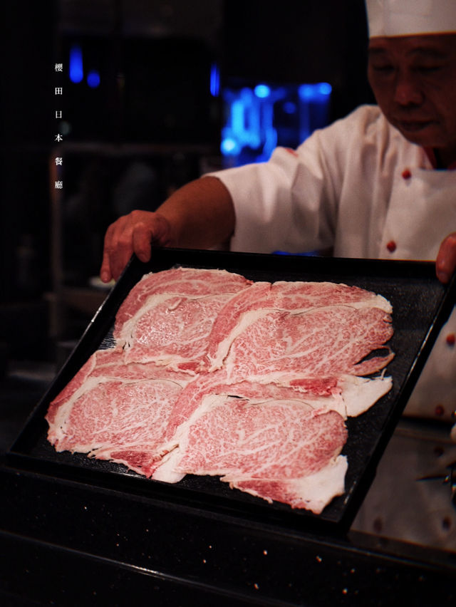 推出以日本國寶級珍味 — 出產自 日本三重縣既A5 級松阪牛炮製出頂級全牛盛宴！