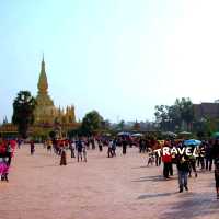สักการะพระธาตุหลวงแห่งนครเวียงจันทน์