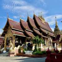 Wat Bukkhalo：紫紅聖地 🌸🏯