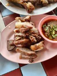 ส้มตำยายขัน ริมทางรถไฟสุดแซ่บ