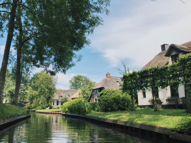 Giethoorn / #Netherlands 荷蘭旅遊 划進童話裡 羊角村讓人一秒就愛上