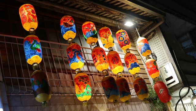 Shopping and exploring Shennong Street in Tainan