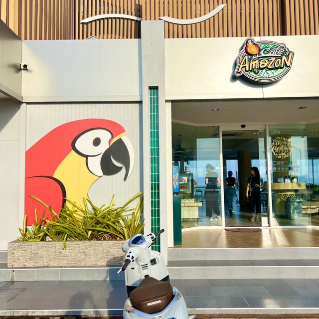 Café Amazon กลางทะเลชลบุรี