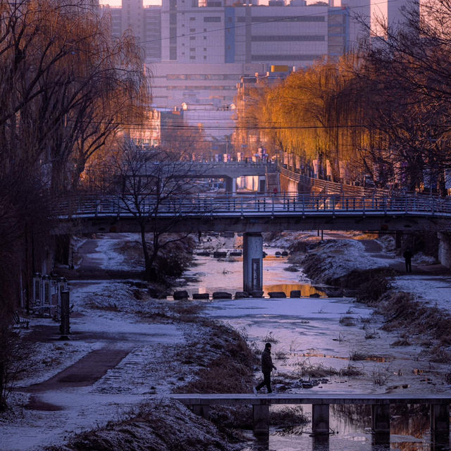 Visitors can explore the nearby Hwaseong 