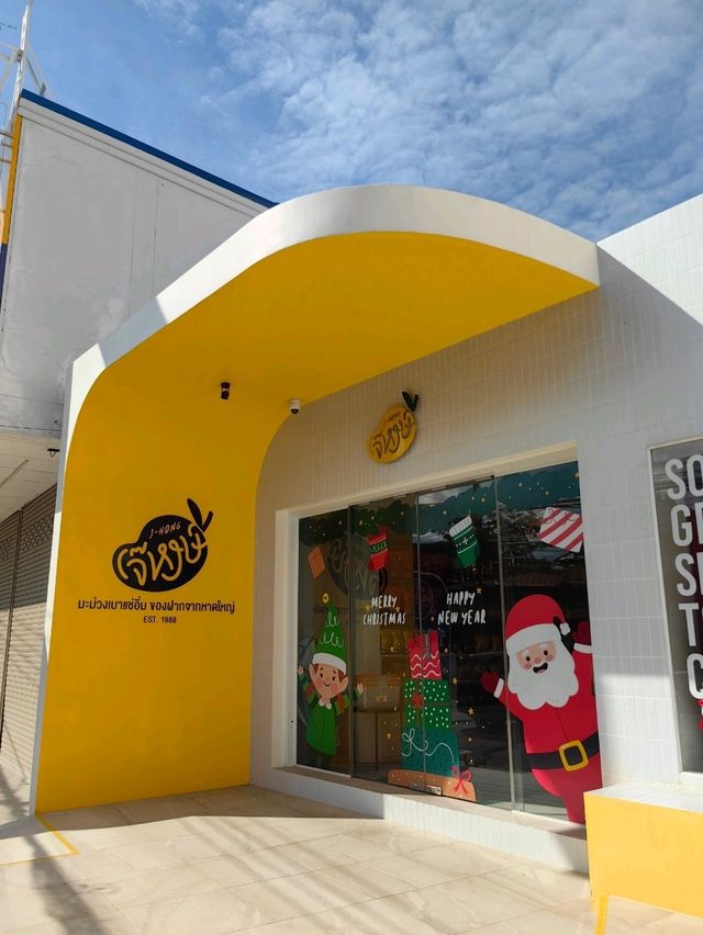 Mango-themed Desserts at Ta-Kra Fruit Cafe in Hat Yai