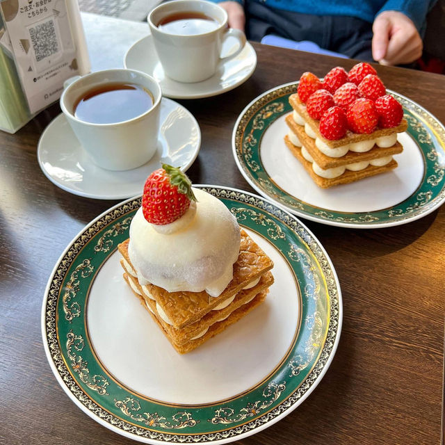 Huge strawberry millefeuille🍓