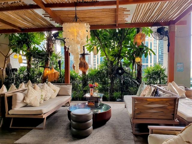 TRIBE Sky Beach Club ที่ Emsphere