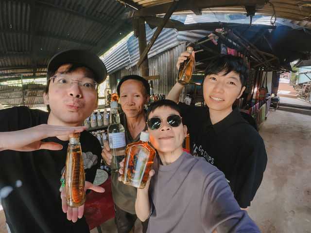 หมู่บ้านซ่างไห วิถีการต้มเหล้าทอผ้าเมืองลาว